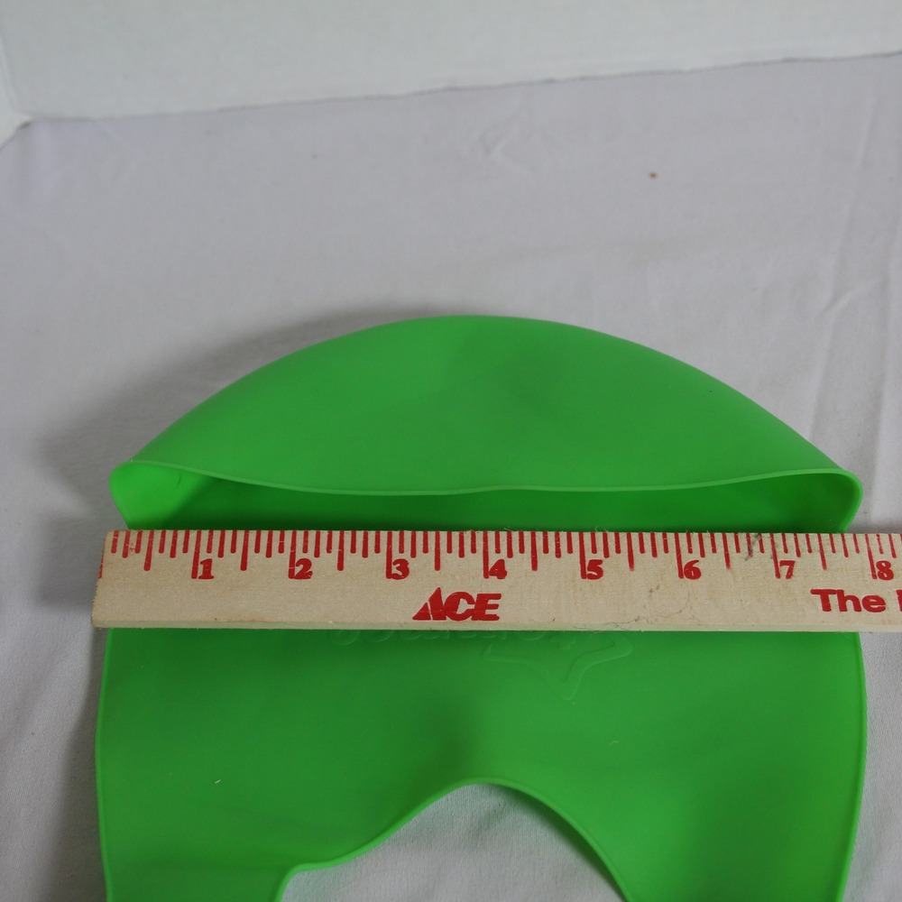 Tommee Tippee Green Catch All Bib - Soft Flexible Silicone Food Catcher for Baby